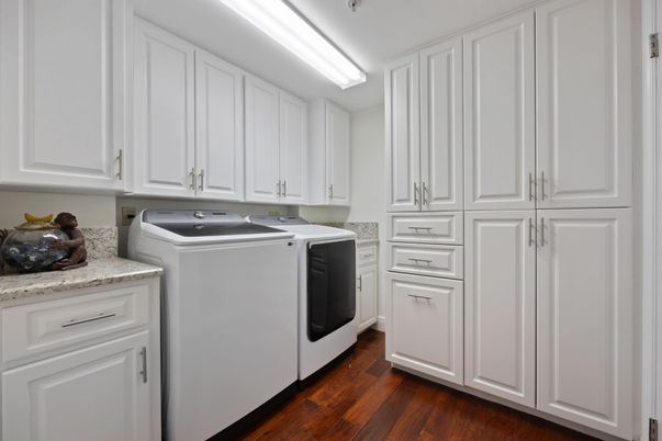 Interior, Washer, Wood Texture Flooring