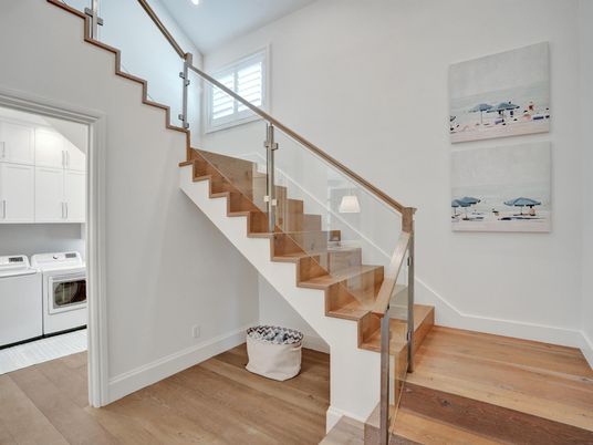 Interior, Recessed Lighting, Washer, Wood Texture Flooring