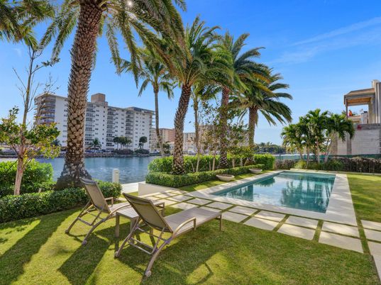 Exterior, Pool, Water
