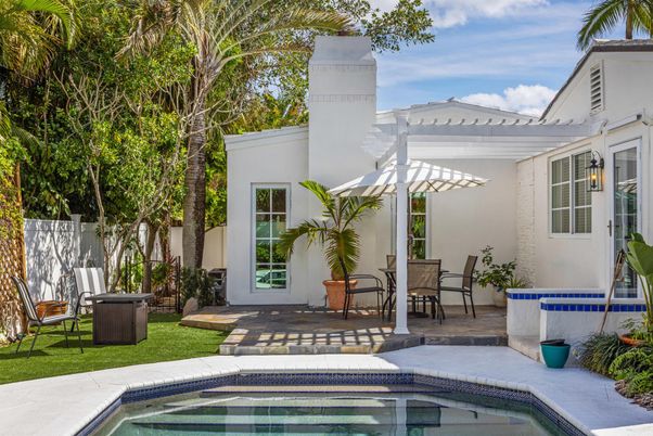 Exterior, Pool