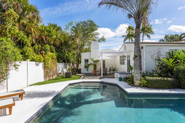 Exterior, Pool