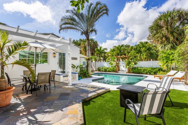 Exterior, Pool