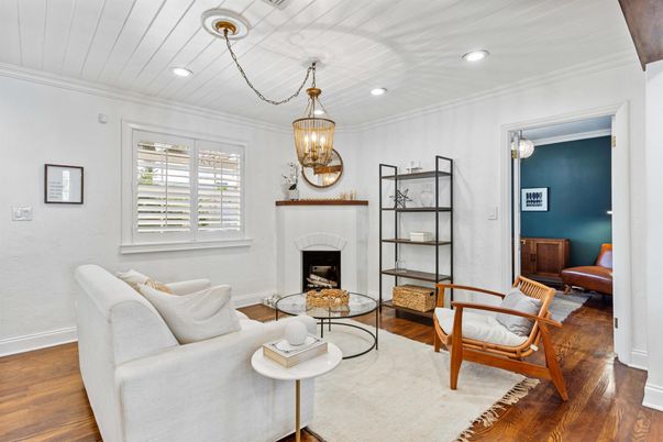 Fireplace, Interior, Living room, Pendant Lights, Recessed Lighting, Wood Texture Flooring
