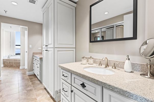 Bathroom, Dual Sink Vanities, Interior, Recessed Lighting, Water
