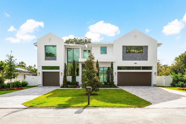 Attached, Exterior, Facade, Modern