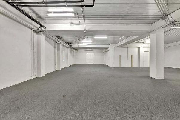 Garage, Interior