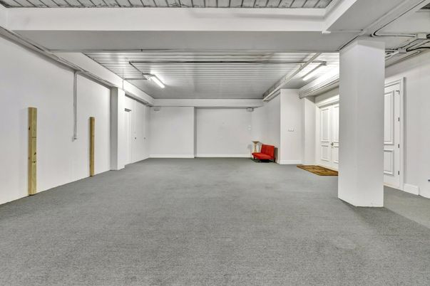 Garage, Interior