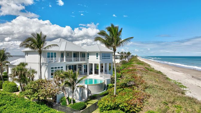 Exterior, Pool, Water