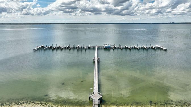 Exterior, Lake