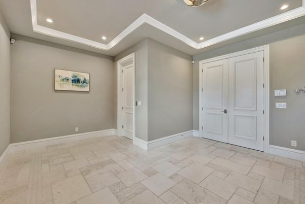 Empty room, Interior, Recessed Lighting
