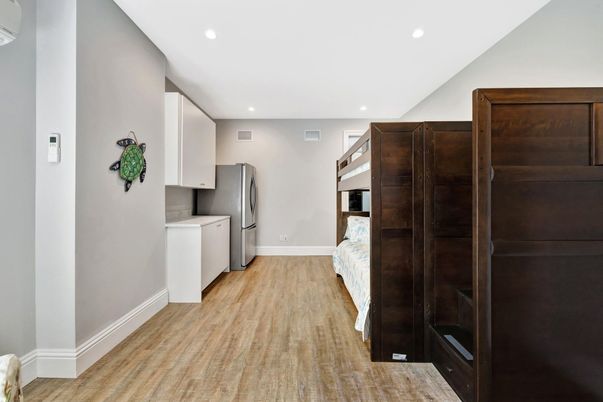 Interior, Recessed Lighting, Washer, Wood Texture Flooring