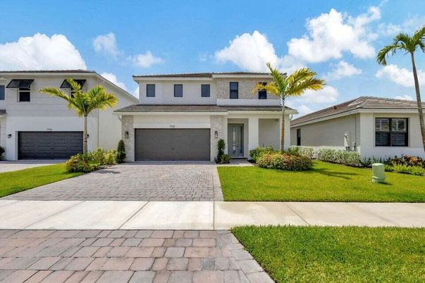 Attached, Exterior, Facade, Mediterranean