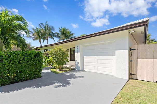 Detached Garage, Exterior