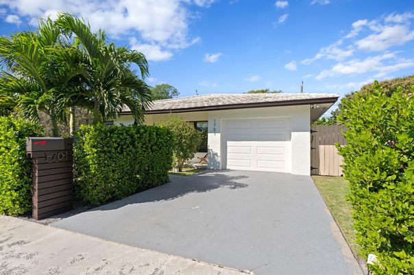 Detached Garage, Exterior