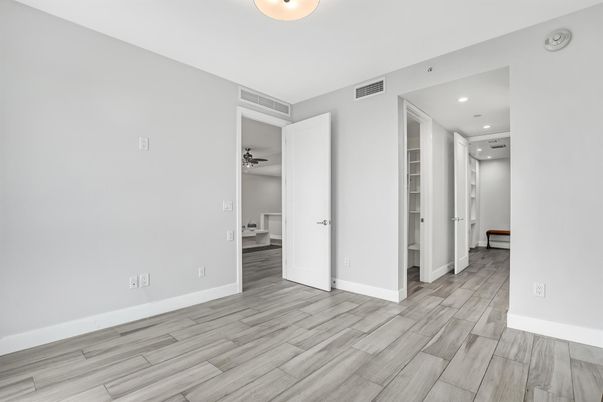 Empty room, Interior, Recessed Lighting, Wood Texture Flooring