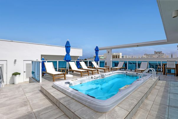 Exterior, Hot Tub, Pool