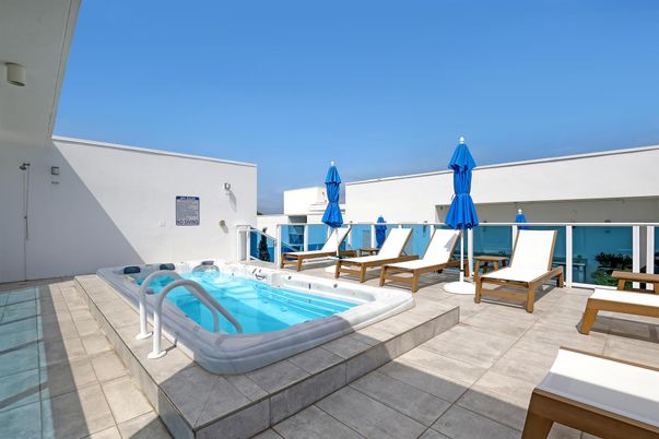 Exterior, Hot Tub, Pool