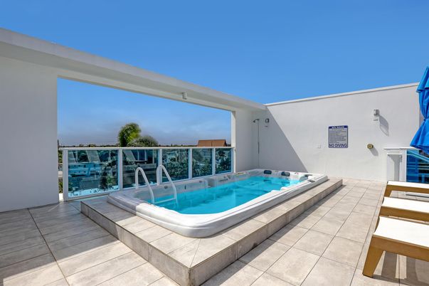 Exterior, Hot Tub