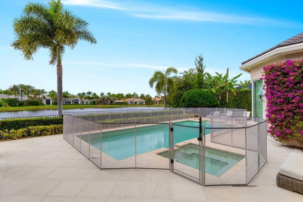 Exterior, Pool, Water
