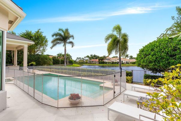 Exterior, Pool, Water