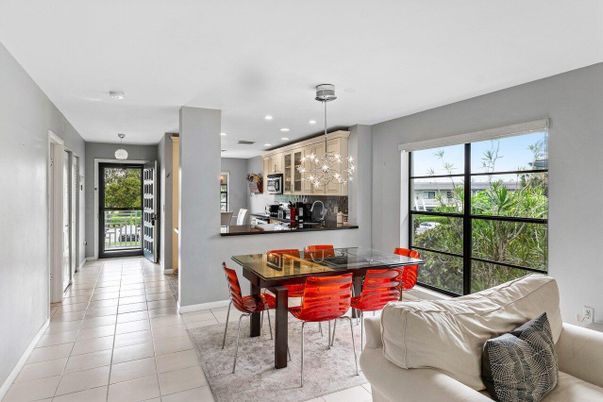Dining room, Interior, Pendant Lights, Recessed Lighting