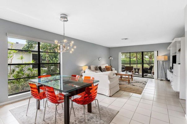 Dining room, Interior, Living room, Pendant Lights