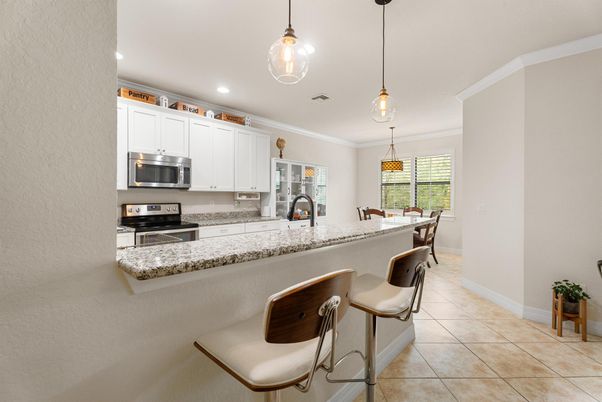 Dining room, Interior, Kitchen, Pendant Lights, Recessed Lighting, Stainless Steel Appliances