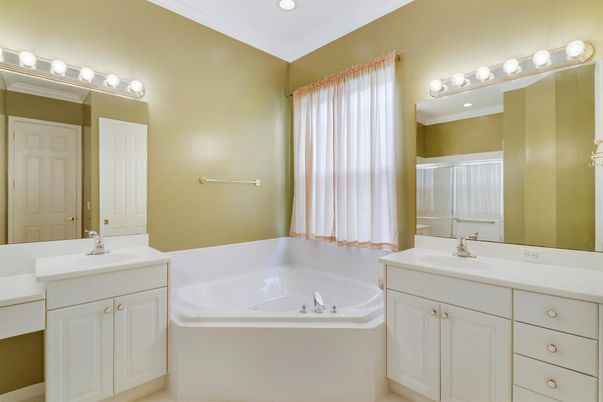 Bathroom, Dual Sink Vanities, Interior, Recessed Lighting