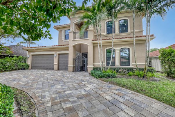 Attached, Exterior, Facade, Mediterranean