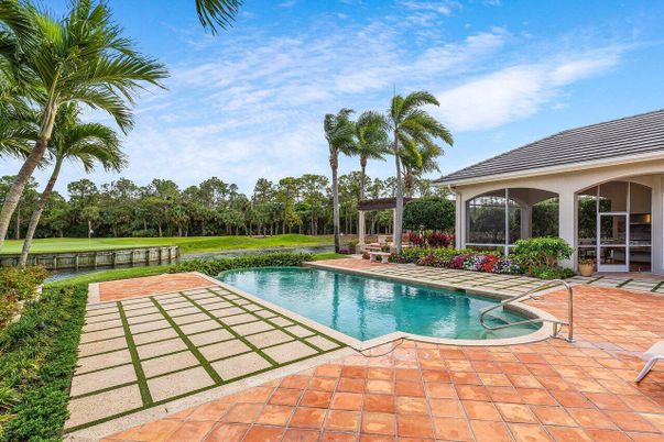 Exterior, Pool, Water