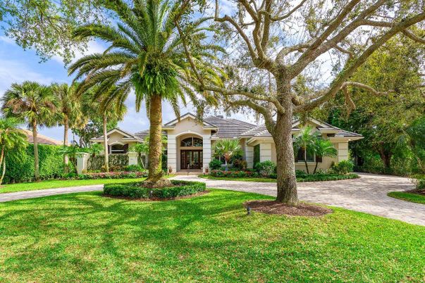 Backyard, Exterior, Facade, Ranch