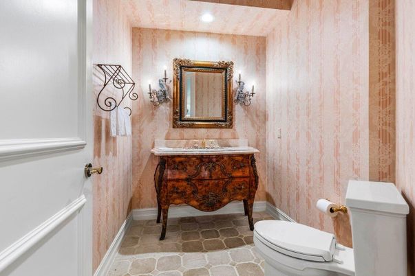 Bathroom, Interior, Recessed Lighting