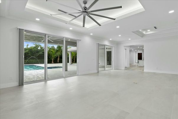 Empty room, Interior, Recessed Lighting
