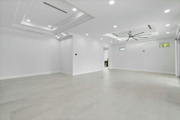 Empty room, Interior, Recessed Lighting