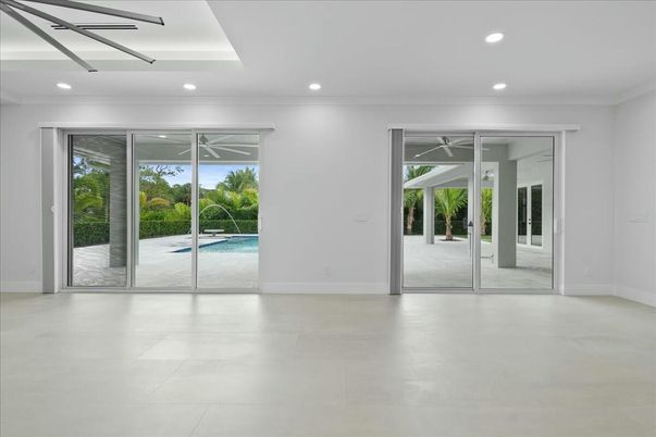 Empty room, Interior, Recessed Lighting
