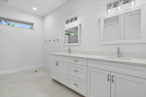 Bathroom, Dual Sink Vanities, Interior, Recessed Lighting