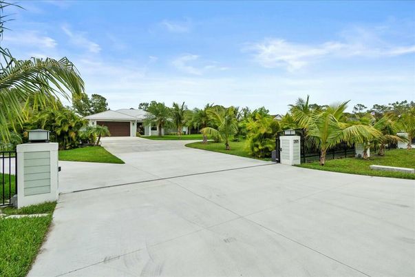 Backyard, Detached Garage, Exterior