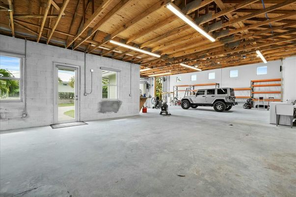 Garage, Interior, Wooden Beams, Wooden Ceilings