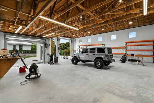 Garage, Interior, Wooden Beams