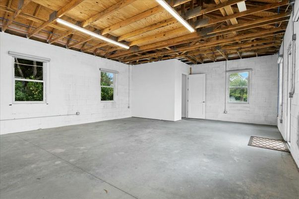 Empty room, Interior, Wooden Beams, Wooden Ceilings