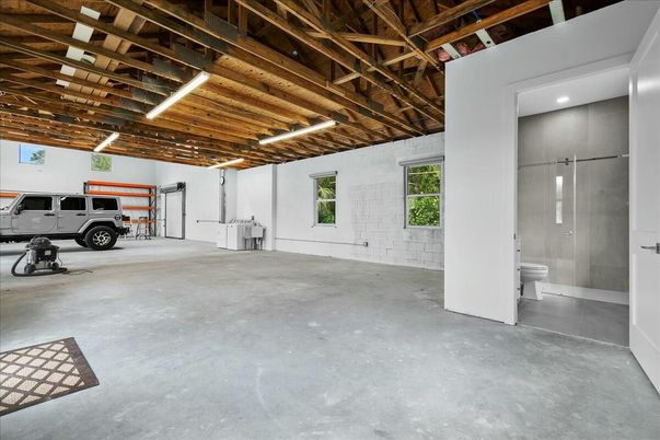 Garage, Interior, Wooden Beams