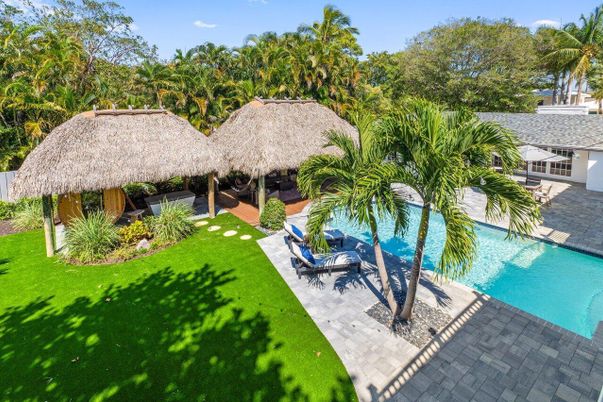 Exterior, Pool