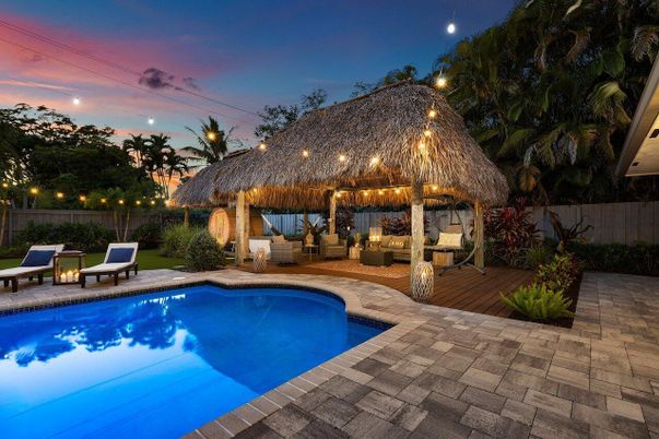 Exterior, Pool