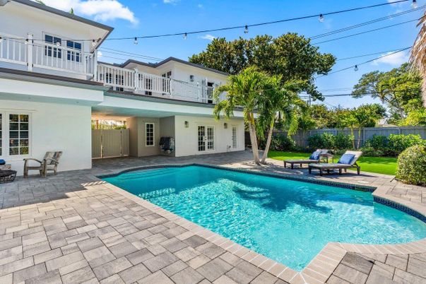 Exterior, Pool