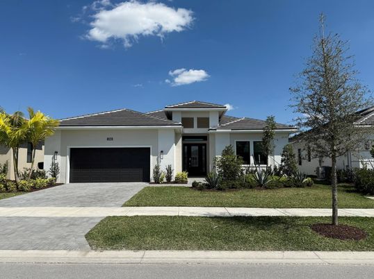 Attached, Exterior, Facade, Mediterranean