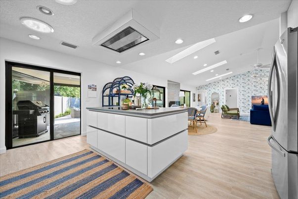 Dining room, Interior, Kitchen, Recessed Lighting, Wood Texture Flooring