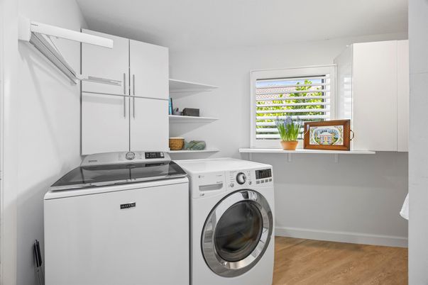 Interior, Washer, Wood Texture Flooring