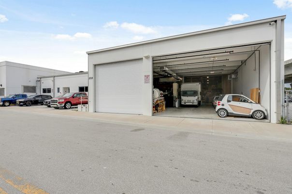 Detached Garage, Exterior