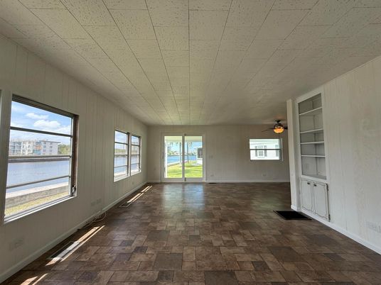 Empty room, Interior, Water