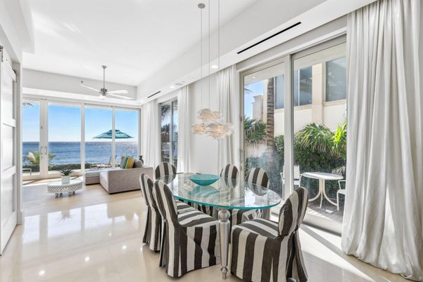 Dining room, Interior, Pendant Lights, Recessed Lighting, Water